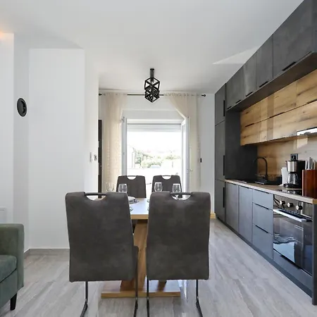 Marija With Free Parking 扎达尔