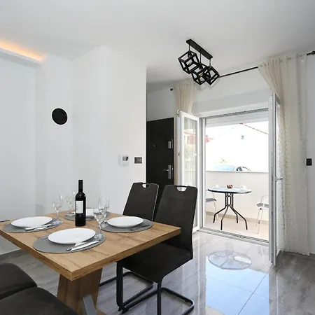 Marija With Free Parking *